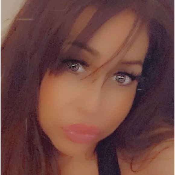 Meet your Posher, Bobbi - Picture 2 of 2